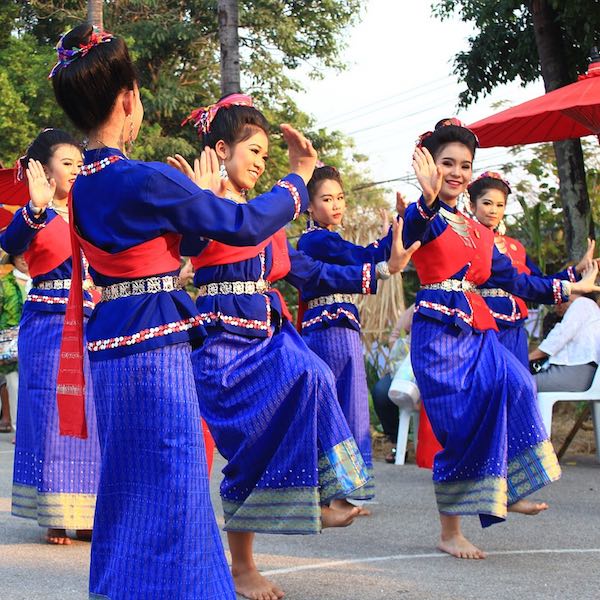 thai people dancing